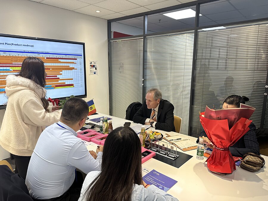 摩爾多瓦駐華大使聽(tīng)取光潤(rùn)通未來(lái)發(fā)展分析報(bào)告